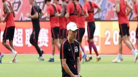 马刺文班伤退，专家解析众志成城期号取胜策略